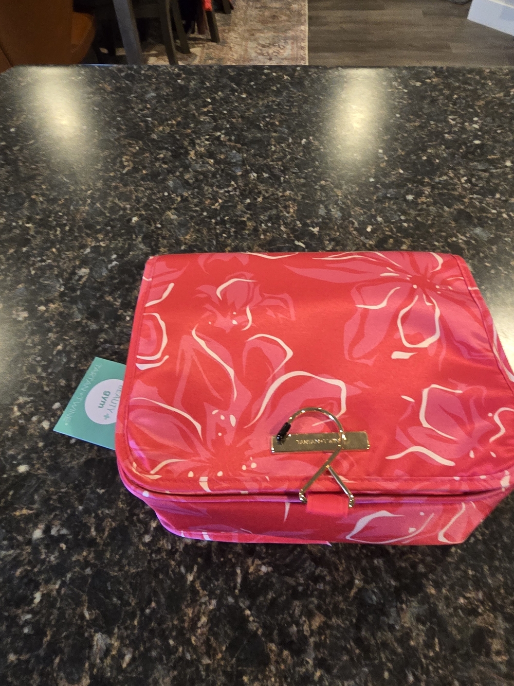 Tartan + Twine Beauty Gym Hanging Organizer Pink Floral NWT Travel Cosmetic Bag